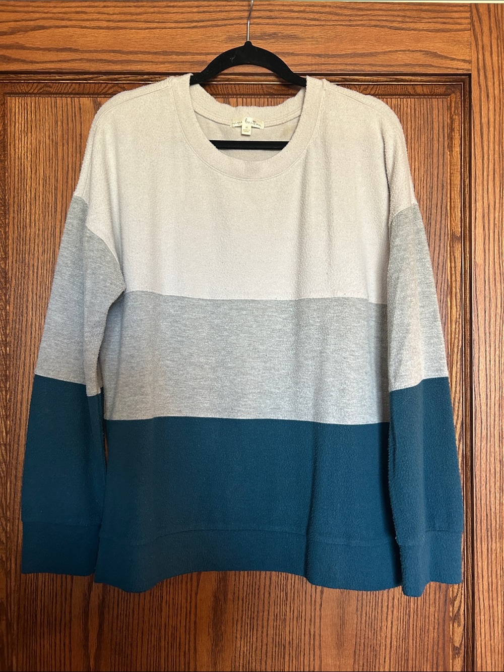 nine britton Colorblock Crewneck Sweater in Ivory, Light Gray & Teal